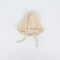 Cuffietta in maglia bianco crema per neonato con bordo a volant e laccetti morbidi - Taglia unica / Beige