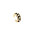 Makroaufnahme von 18K vergoldetem Ring mit schwarz-weiß mikroversetzten Zirkonia-Steinen - Schwarz