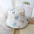 Weißer Kinder Sonnenhut aus Baumwolle mit bunten Sternen für Jungen und Mädchen - Einheitsgröße (49-50cm) / Pentagramme