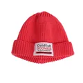 Winter-Strickmütze für Kinder in Korallenrot mit dekorativem rechteckigem Aufnäher - Einheitsgröße / Pfirsichrosa