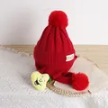Rotes Strickset für Babys mit Mütze und Schal, Kaninchenfell-Pompon und Cartoon-Anhänger - Herz Anhänger Stil / Rot