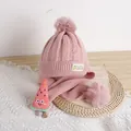 Ensemble bonnet et écharpe en tricot rose avec pompon et breloque pastèque - Rose