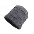 Bonnet tricoté d'hiver gris foncé pour hommes avec doublure polaire et motif à carreaux - Gris Bonnet
