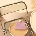 Charmante lavendelfarbene Strickmütze für Kinder mit süßer weißer 3D-Bären-Dekoration - Einheitsgröße / Lila