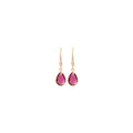 Dettaglio di orecchini a goccia placcati oro 18K con zircone rosso e piccole perle bianche - Borgogna