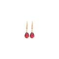 Vista dettagliata degli orecchini a goccia placcati oro 18K con zirconi rossi a pera - Rosso rosa