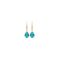 Dettaglio di orecchini a goccia placcati oro 18K con cristalli blu e perle eleganti - Blu Acqua