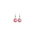 Vue macro de boucles d'oreilles dorées 18K avec pierres de zircone rose facettées - Rouge pastèque