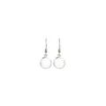 Détail de boucles d'oreilles argentées avec opales blanches et fermoirs crochets - Blanc