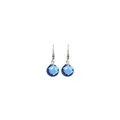 Détail de boucles d'oreilles en argent avec pierres bleues rondes à facettes serties - Bleu marine