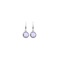 Détail de boucles d'oreilles argentées avec pierres violettes facettées et crochets chics - Violet