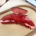 Große dunkelrote Haarklammer aus Acetat mit Muschelstruktur und robuster Metallfeder - Gestreiftes Rot 10.5cm