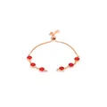 Détail d'un bracelet en or rose avec six rubis rouges et fermoir coulissant réglable - Rouge