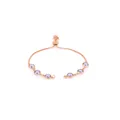 Détail d'un bracelet bolo en or rose serti de six pierres précieuses lavande polies - Violet