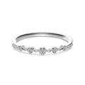 Bague élégante en argent sterling S925 avec cinq petits diamants et texture perlée - Taille 5 / Style Mince de Rangée Zirconia (DY121511) / Or blanc