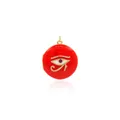 Makroaufnahme des 18K vergoldeten Evil Eye Anhängers mit roter Emaille und Zirkonia Detail - Rot
