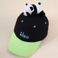 Draufsicht auf Kinder Baseballkappe mit Plüschpanda und grünem Schirm - Schwarz
