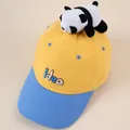 Detailansicht der Kinder-Baseballkappe mit Gelb-Blau-Kontrast und Plüsch-Panda-Dekor - Gelb