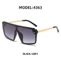 Lunettes de soleil shield surdimensionnées avec monture noire et verres gris dégradé - Noir Double Gris