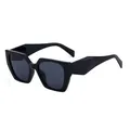 Chic cat-eye black sunglasses with thick geometric frames and 3D faceted temples - Black / Grey