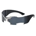 Futuristische Punk-Sonnenbrille mit breiten schwarzen Bügeln und silbernen Metalldetails - Schwarzgraue Linse Schmetterling Metalldekor (WK-7013-5)