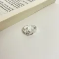 Bague ouverte en argent sterling 925 avec motif lune et perle ronde blanche élégante - Style Creux Perle de Lune (J7070)