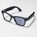 Smarte Audio-Brille mit mattem schwarzen quadratischen Rahmen und breiten Bügeln - Schwarzer Rahmen mit Photochromer Linse