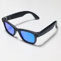 Smarte KI-Brille mit mattem schwarzem Rahmen und blau verspiegelten Gläsern für Video - Schwarzer Rahmen mit Blau Verspiegelter Linse