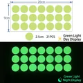 Adesivi murali rotondi luminosi con effetto bagliore verde in contrasto giorno notte - 21 Punti (2.5cm)