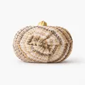 Damen Stroh-Clutch mit goldener Schließe und mehrfarbigem Webmuster für festliche Anlässe - Kaffeebraun