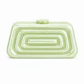 Detailansicht einer hellgrünen Acryl-Clutch mit abgestufter rechteckiger Texturierung - Hellgrün