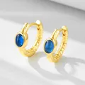 Modieuze gouden gehamerde oorringen met diepblauwe ovale zirkoonstenen voor vrouwen - 925 zilver / Geel