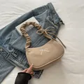 Beige Cord-Schultertasche mit bestickter Schleife und gerafftem Scrunchie-Handgriff - Khaki