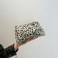 Pochette moderne en cuir à imprimé léopard blanc avec design plissé élégant - Blanc