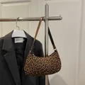 Bolso baguette chic con estampado de leopardo y correa de cuero marrón para mujer - Leopardo Marrón