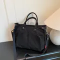 Große schwarze Cord-Einkaufstasche mit Doppeltaschen und abnehmbarem Gurt im Wohndesign - Schwarz