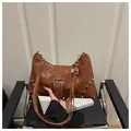 Bolso de hombro de PU marrón retro con tachuelas plateadas y hebilla metálica - Estilo de Doble Correa / Marrón