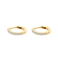 Orecchini a cerchio dorati con fila di zirconi brillanti per uno stile lussuoso - Aprile Bianco - Oro