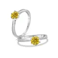 Vue détaillée de bagues en argent S925 avec moissanite jaune et serti classique à six griffes - Jaune d'Or