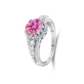 Macro-opname van het S925-keurmerk en de roze moissanite-zetting met vier klauwen - Maat 5 / Pave Halo Stijl (25-11-R2CT)
