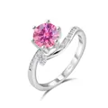Elegante S925 zilveren ring met een grote roze moissanite in een zes-klauw zetting - Asymmetrische Gestroomlijnde Stijl (25-13-R-1CT)