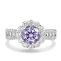 Vista macro dell'anello moissanite viola chiaro con fascia in argento sterling S925 - US 5 / Stile Halo Argento Viola (25-5-R-2CT)