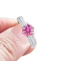 Ring aus S925 Sterlingsilber mit rundem rosa Moissanit-Edelstein und kleinen Diamanten - Größe 5 / Doppelreihiger Rosa Strass Stil (22-8-R-3CT)