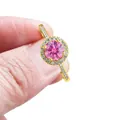 Ring mit rosa Moissanit in Gold-Optik, S925 Silberring mit Halo-Pavé-Einstellung - Größe 5 / Goldener Halo Strass Stil (18-7-R-1CT)