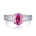 Anillo de moissanita rosa ovalada 2ct con piedras baguette laterales en banda de plata - Talla US 5 / Rosa