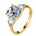 Luxuriöser 925er Silberring mit Gold-Finish und drei glänzenden Moissanit-Steinen - Gold Herz und Pfeil / US 5