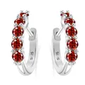 Détail de boucles d'oreilles en argent S925 avec cinq pierres de moissanite rouge - Style de Rangée Rouge