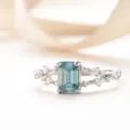 Λήψη macro δαχτυλίδι μοϊσανίτη emerald cut μπλε-πράσινο με λεπτομέρειες από ασήμι S925 - Μέγεθος ΗΠΑ 7 / Μπλε Μοϊσανίτης