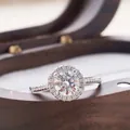 Anello halo in argento sterling S925 e moissanite con pavé in lussuosa scatola di legno - Taglia HK 10 / Personalizzazione Oro K (Contatta Servizio)