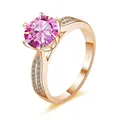 Dettaglio ravvicinato dell'anello in argento S925 oro rosa con moissanite rosa da 3ct - US 5 / Rosa